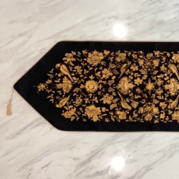 Handmade Velvet Table Runner. - Picture 2 of 4
